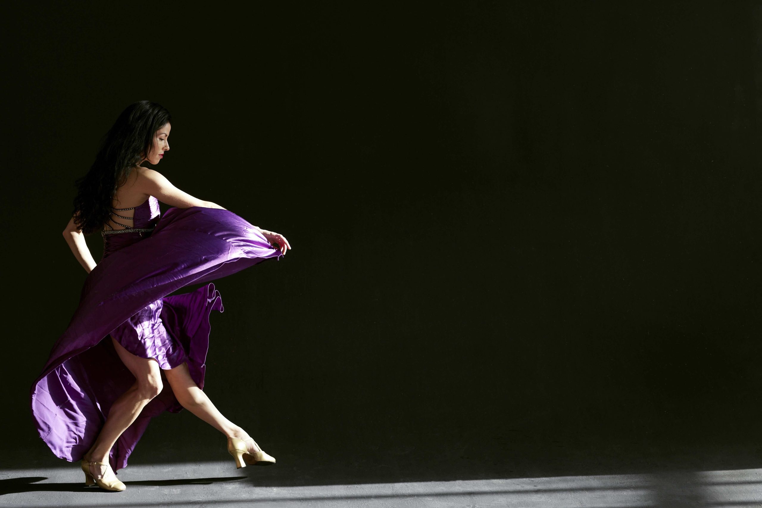 Cara Seymour for Tom Gold Dance. Photo by Elizabeth Covintree